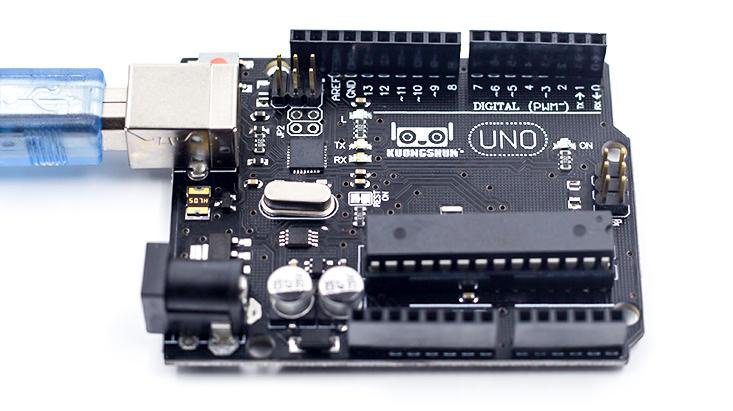 Visão geral da placa Uno com o LED SMD L destacado próximo ao pino 13